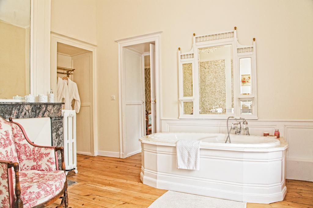 Chateau Lamothe Du Prince Noir - B&B Saint-Sulpice-et-Cameyrac Szoba fotó